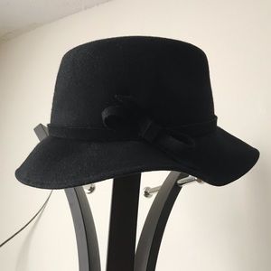 HOLT RENFREW wool hat